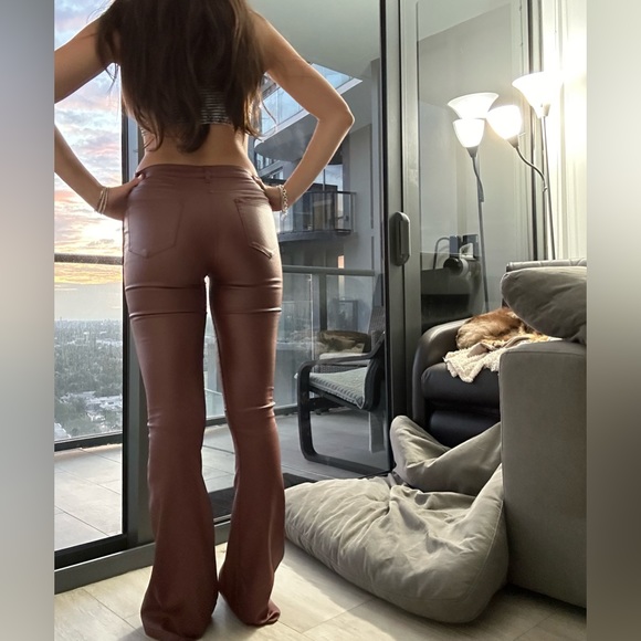 Stretchy brown highwaisted flare pants - Picture 2 of 4